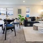 Serene Living 2 Bed With Carpark
